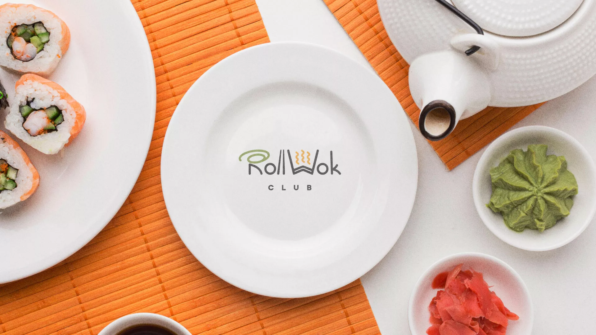 Разработка логотипа и фирменного стиля суши-бара «Roll Wok Club» в Малоархангельске